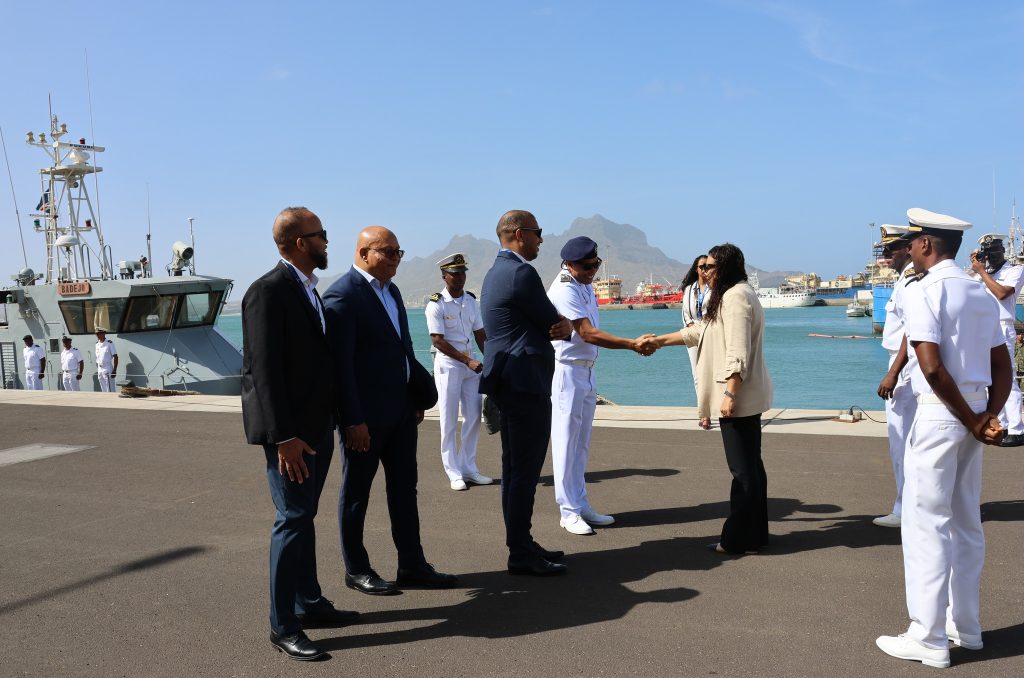 Ministra da Defesa Nacional visita o Novo Ponto Naval da Guarda Costeira instalado, no Porto Grande, em São Vicente