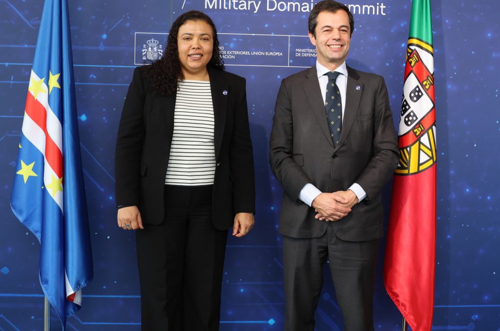 A Ministra de Estado e da Defesa Nacional, Janine Lélis reuniu-se hoje, 5 de fevereiro de 2026, com o Secretário de Estado Adjunto da Política da Defesa Nacional de Portugal, Nuno Torres.