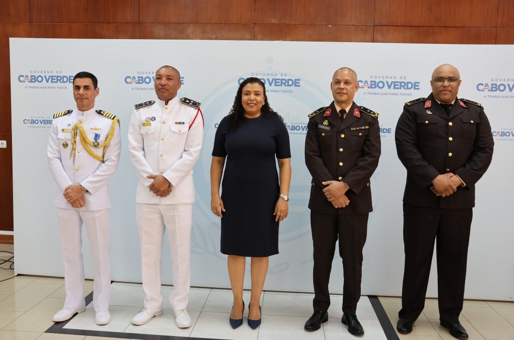 Ministra da Defesa Nacional confere posse ao novo Comandante da Guarda Nacional e ao novo Presidente da Fundação Social das Forças Armadas