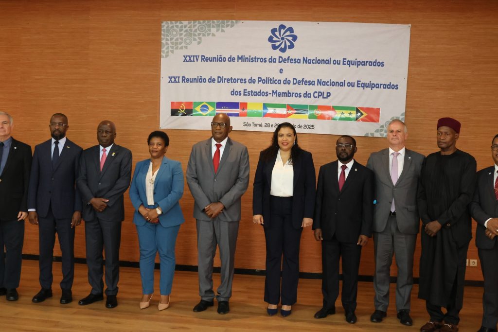“Na área da defesa, temos testemunhado ano após ano o fortalecimento dos laços de confiança, de troca de experiências e sinergias na CPLP” – Janine Lélis