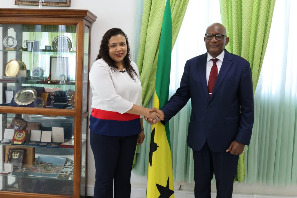 Ministra da Defesa Nacional de Cabo Verde reúne-se com o ao seu homólogo de São Tomé e Príncipe