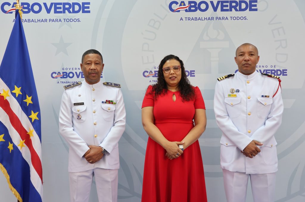 Ministra de Estado e da Defesa Nacional confere posse ao Novo Comandante da Logística das Forças Armadas