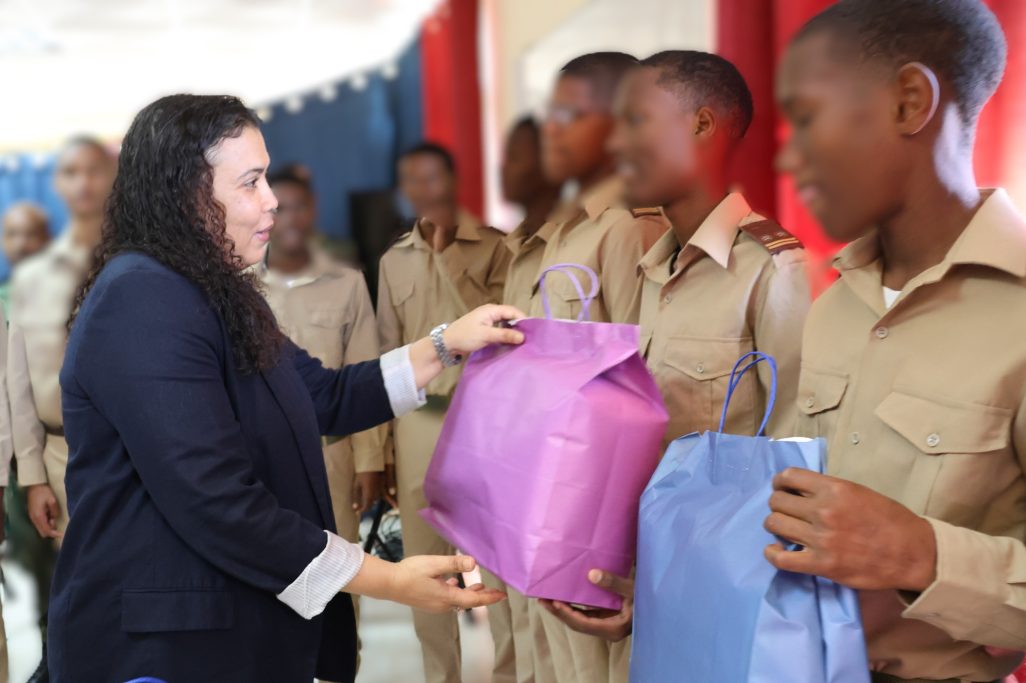 A Ministra de Estado e da Defesa Nacional, Janine Lélis esteve, este sábado, no Centro de Pupilos das Forças Armadas para um momento de convívio com os jovens e adolescentes.