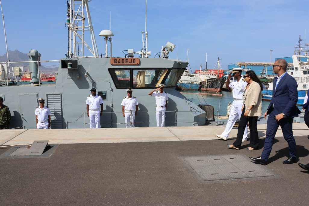 Ministra da Defesa Nacional visita o Novo Ponto Naval da Guarda Costeira instalado, no Porto Grande, em São Vicente.